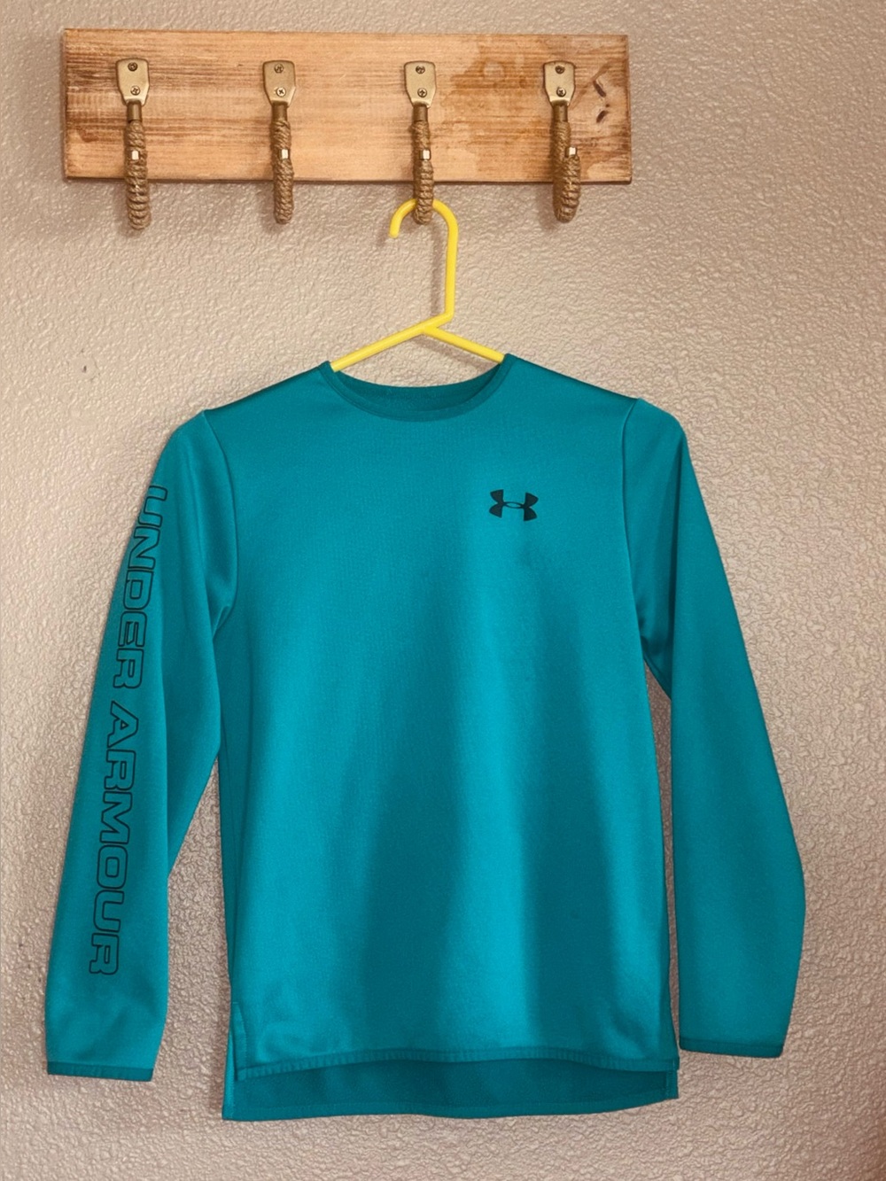 Under Armour Boys ( MED) Basketball Teal Crewneck Performance Sweatshirt - Picture 2 of 10